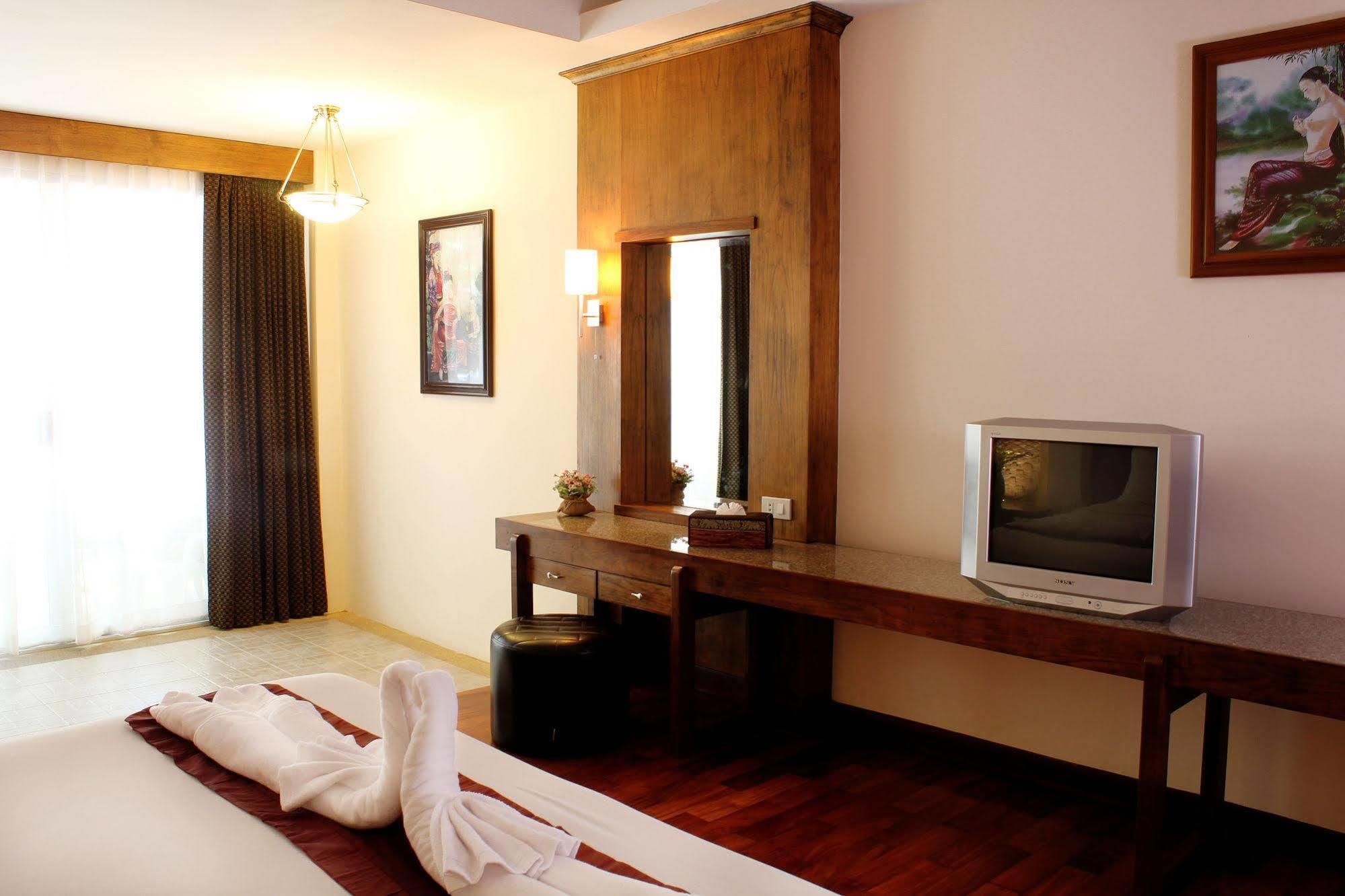 Baan Pron Phateep Patong Exterior foto