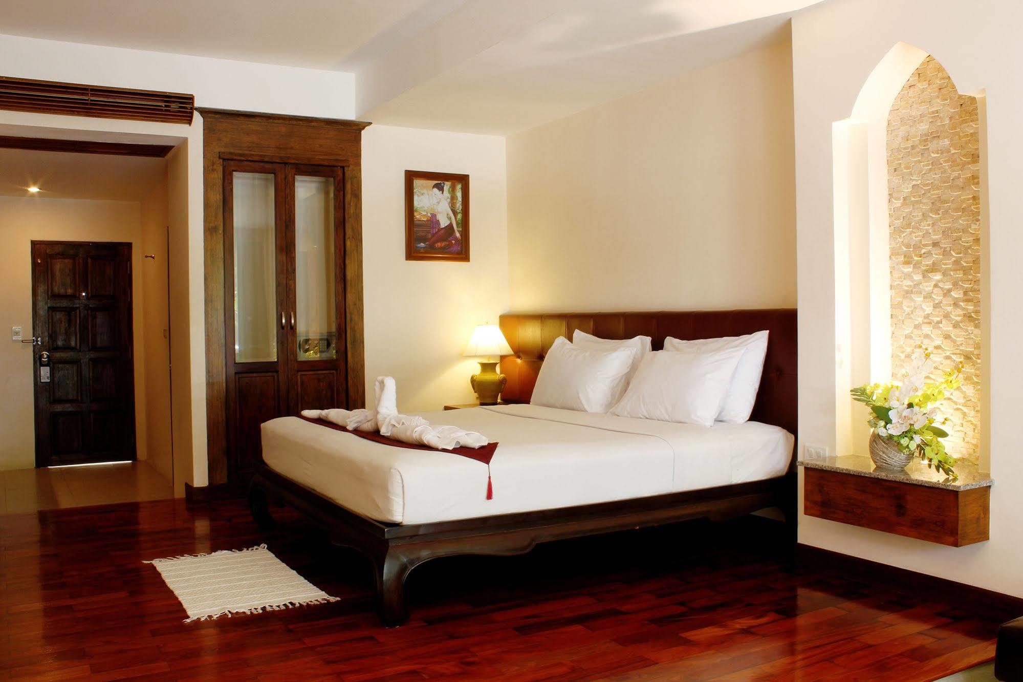 Baan Pron Phateep Patong Exterior foto